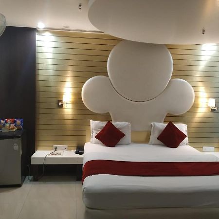 Hotel D'Grand Bareilly Ngoại thất bức ảnh