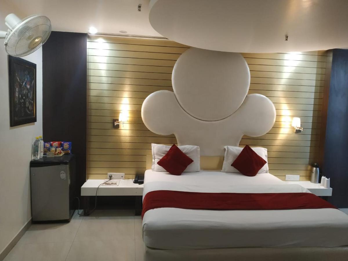 Hotel D'Grand Bareilly Ngoại thất bức ảnh