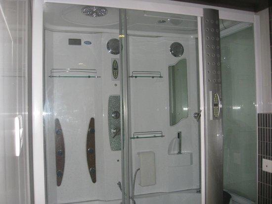 Hotel D'Grand Bareilly Ngoại thất bức ảnh