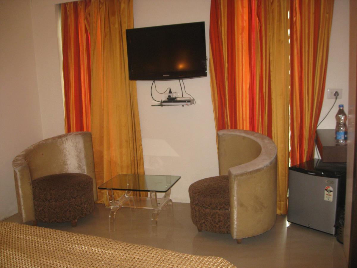 Hotel D'Grand Bareilly Ngoại thất bức ảnh