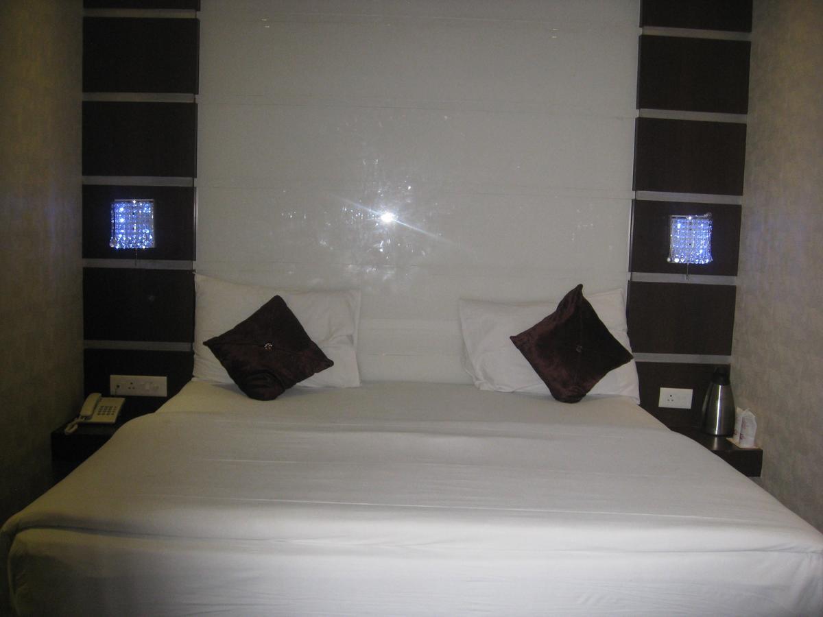 Hotel D'Grand Bareilly Ngoại thất bức ảnh