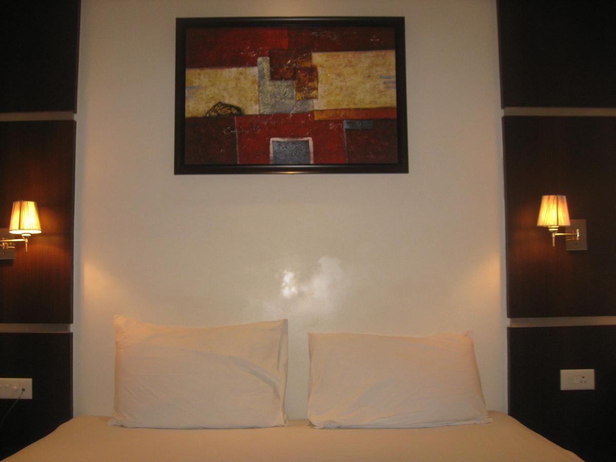 Hotel D'Grand Bareilly Ngoại thất bức ảnh