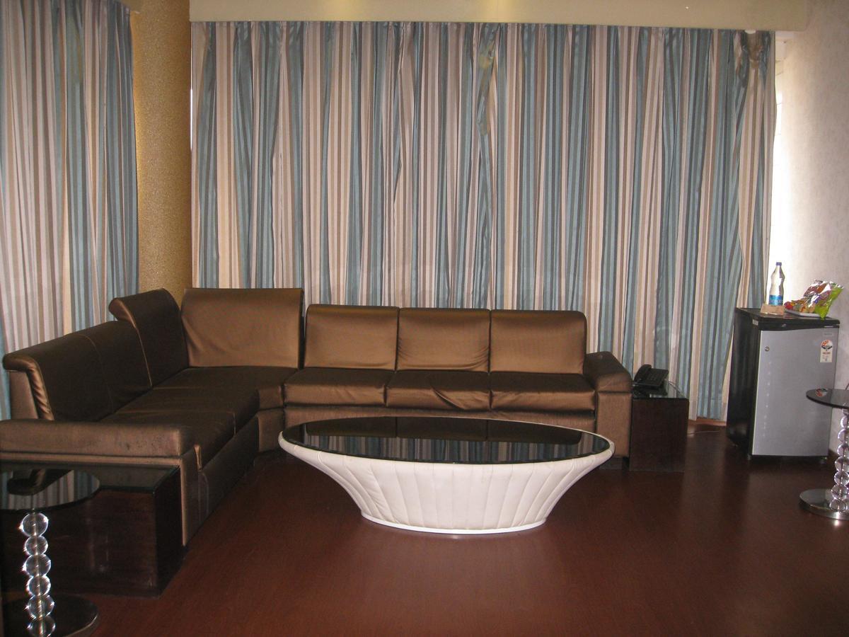 Hotel D'Grand Bareilly Ngoại thất bức ảnh