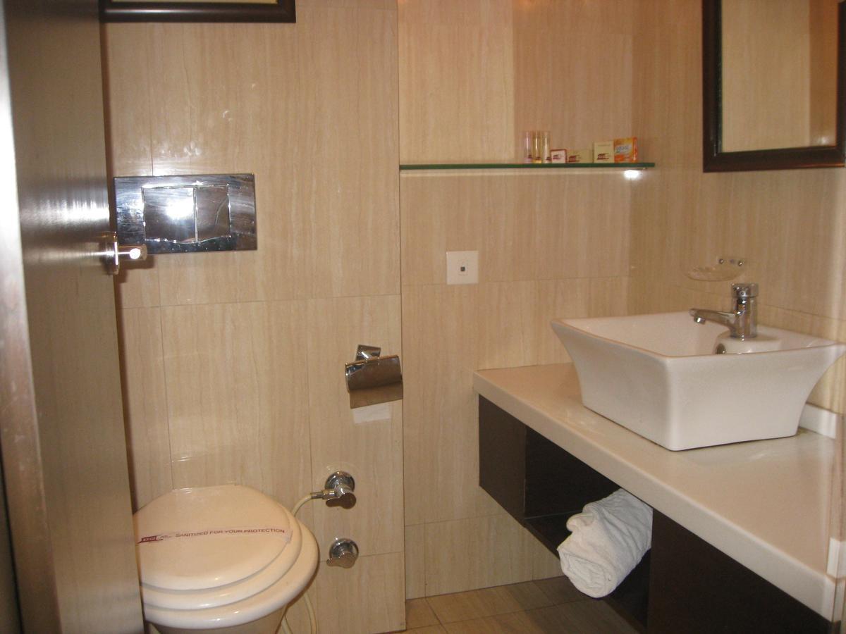 Hotel D'Grand Bareilly Ngoại thất bức ảnh