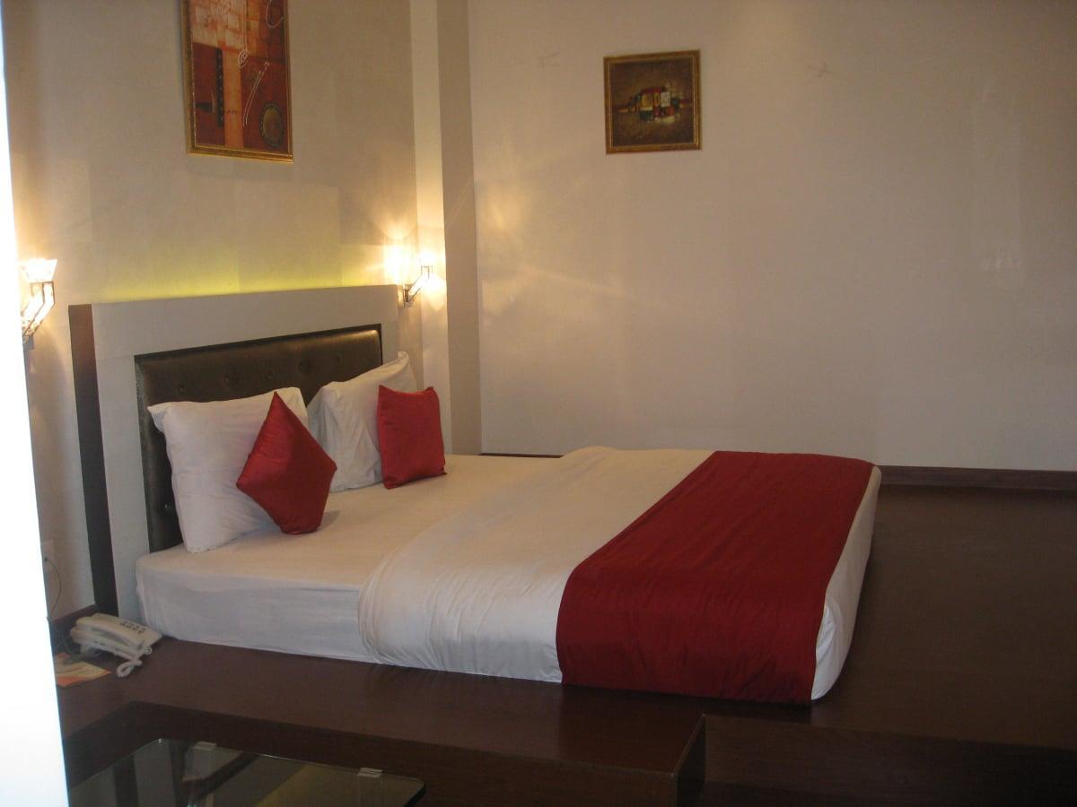 Hotel D'Grand Bareilly Ngoại thất bức ảnh